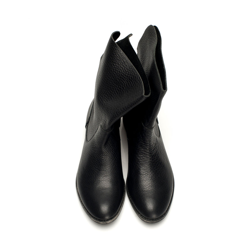 J542 leather boots; black
