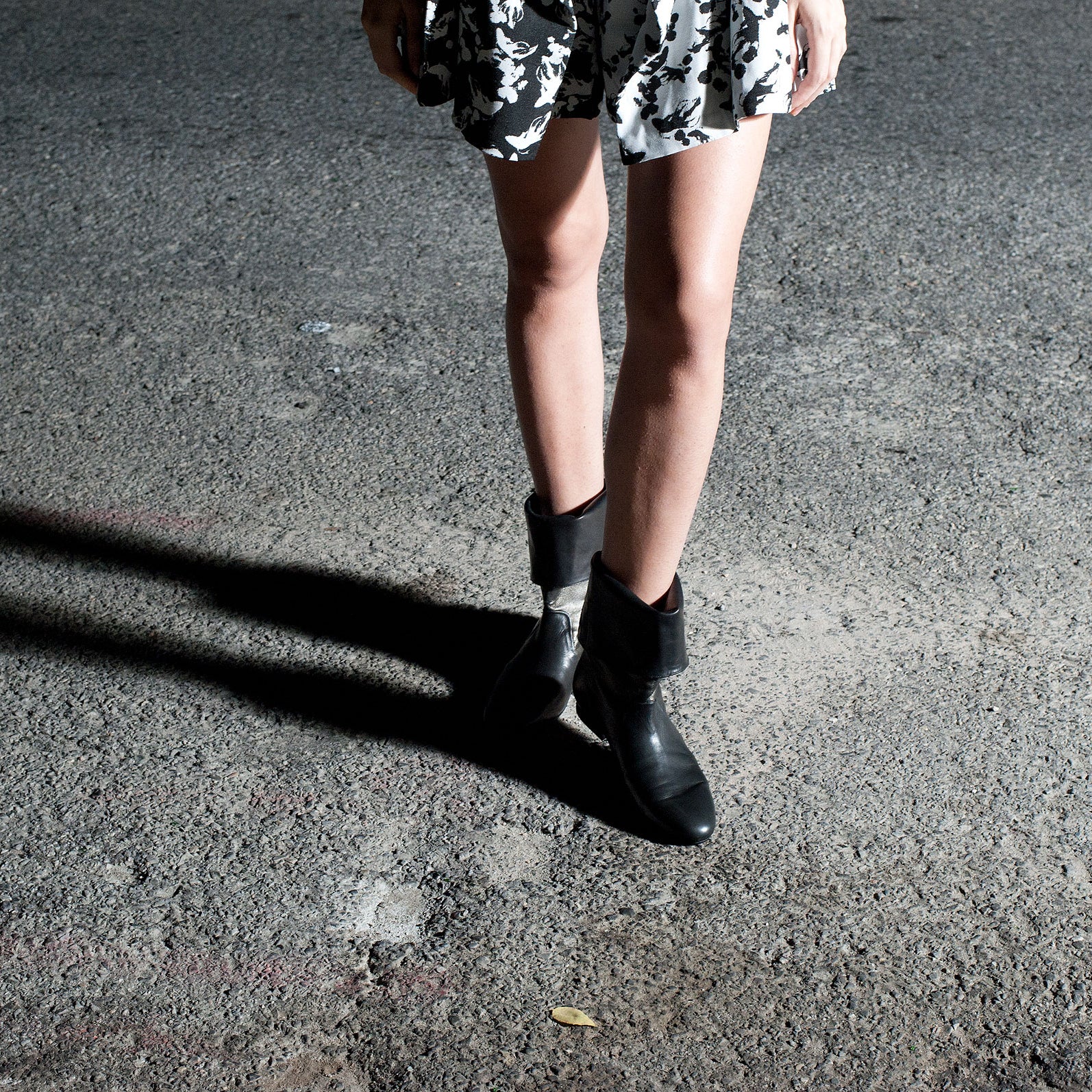 J556 leather boots; black and olive