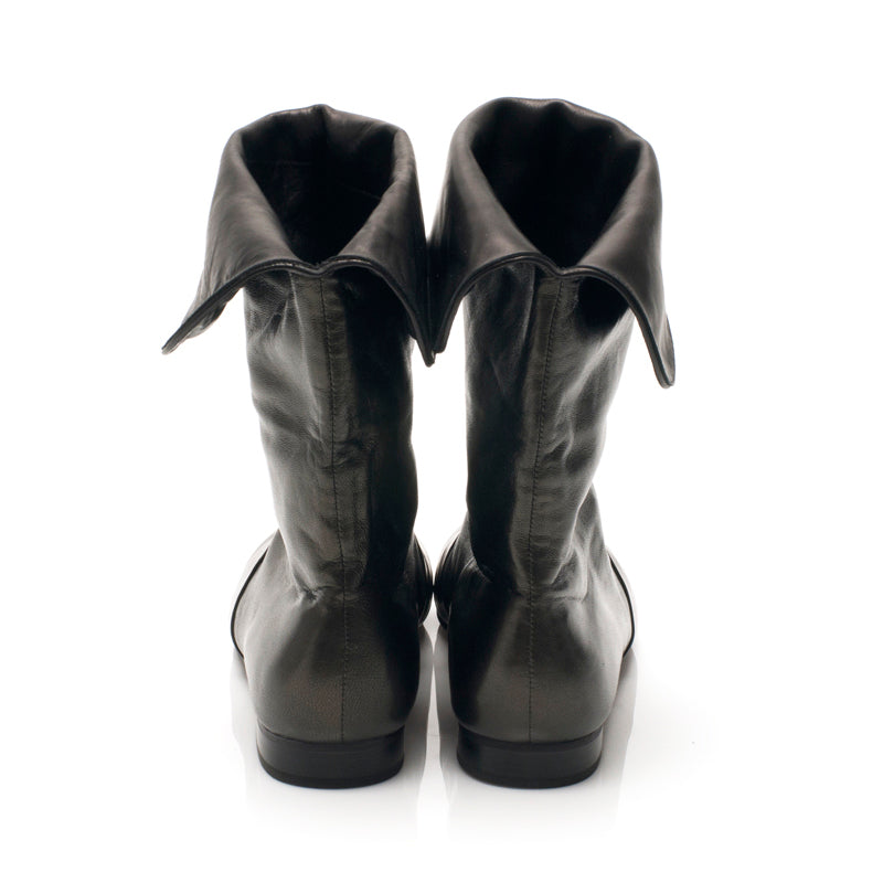 J556 leather boots; black and olive