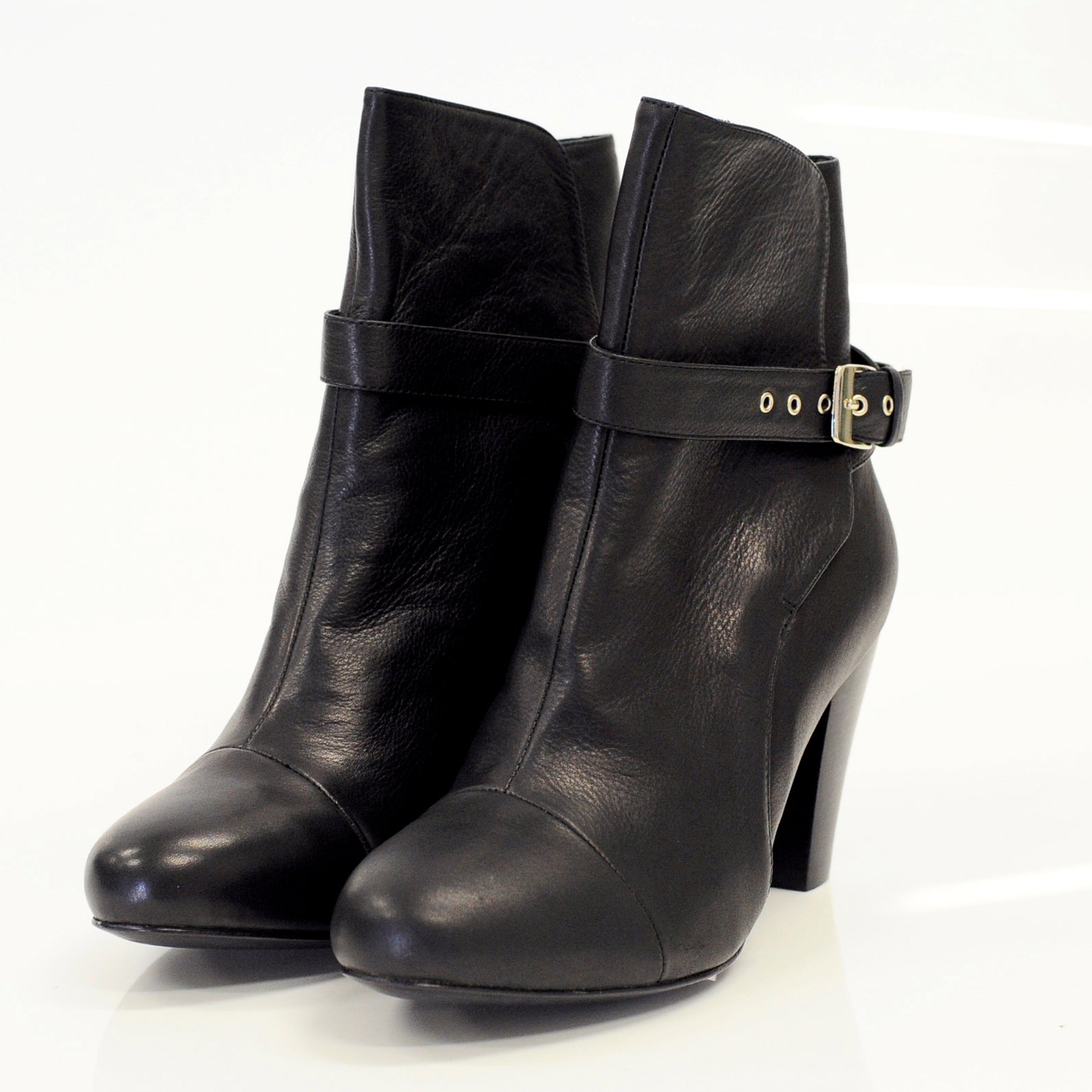 J570 leather boots; black
