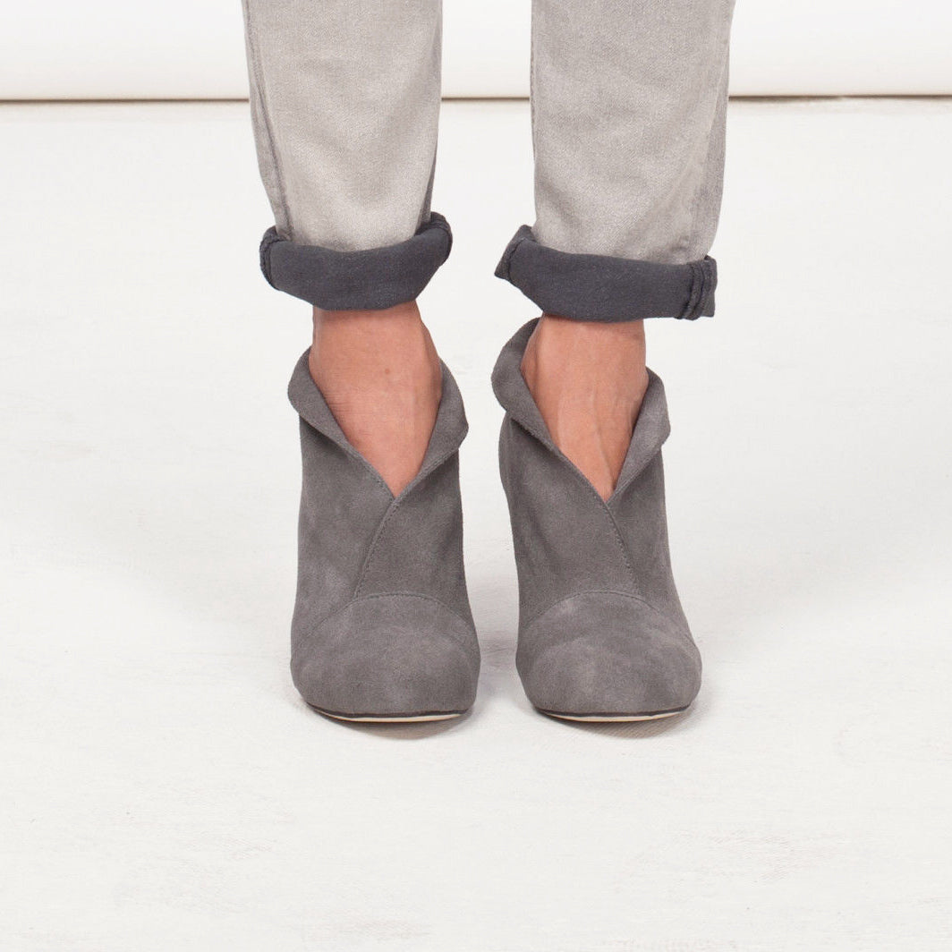 J571 suede booties ; grey