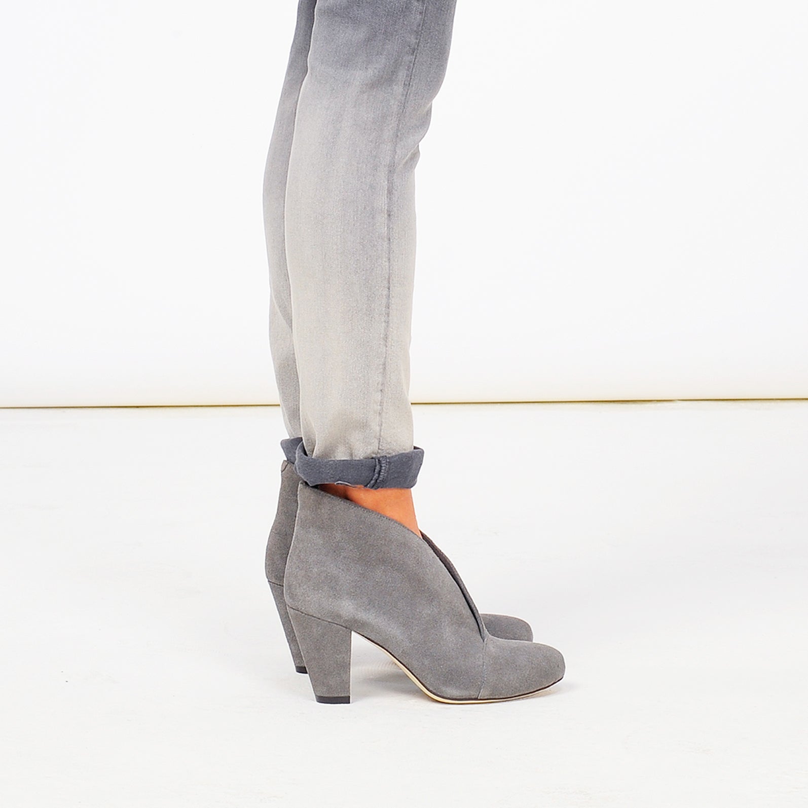J571 suede booties ; grey