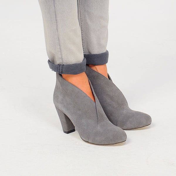 J571 suede booties ; grey