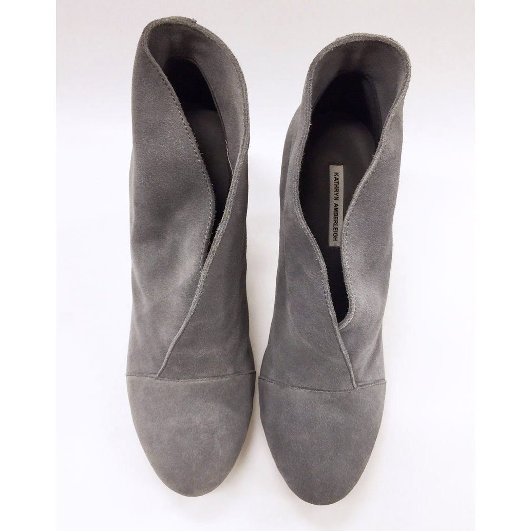 J571 suede booties ; grey
