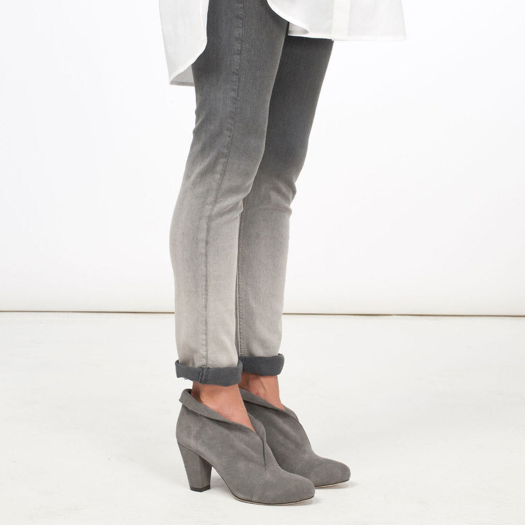J571 suede booties ; grey