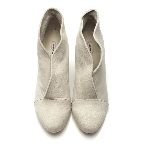 J571 suede booties ; pistaccio