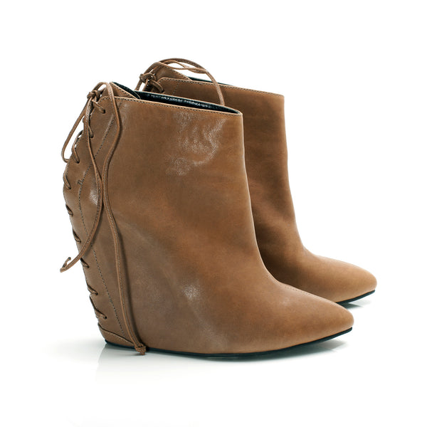 K304 leather boots; caramel