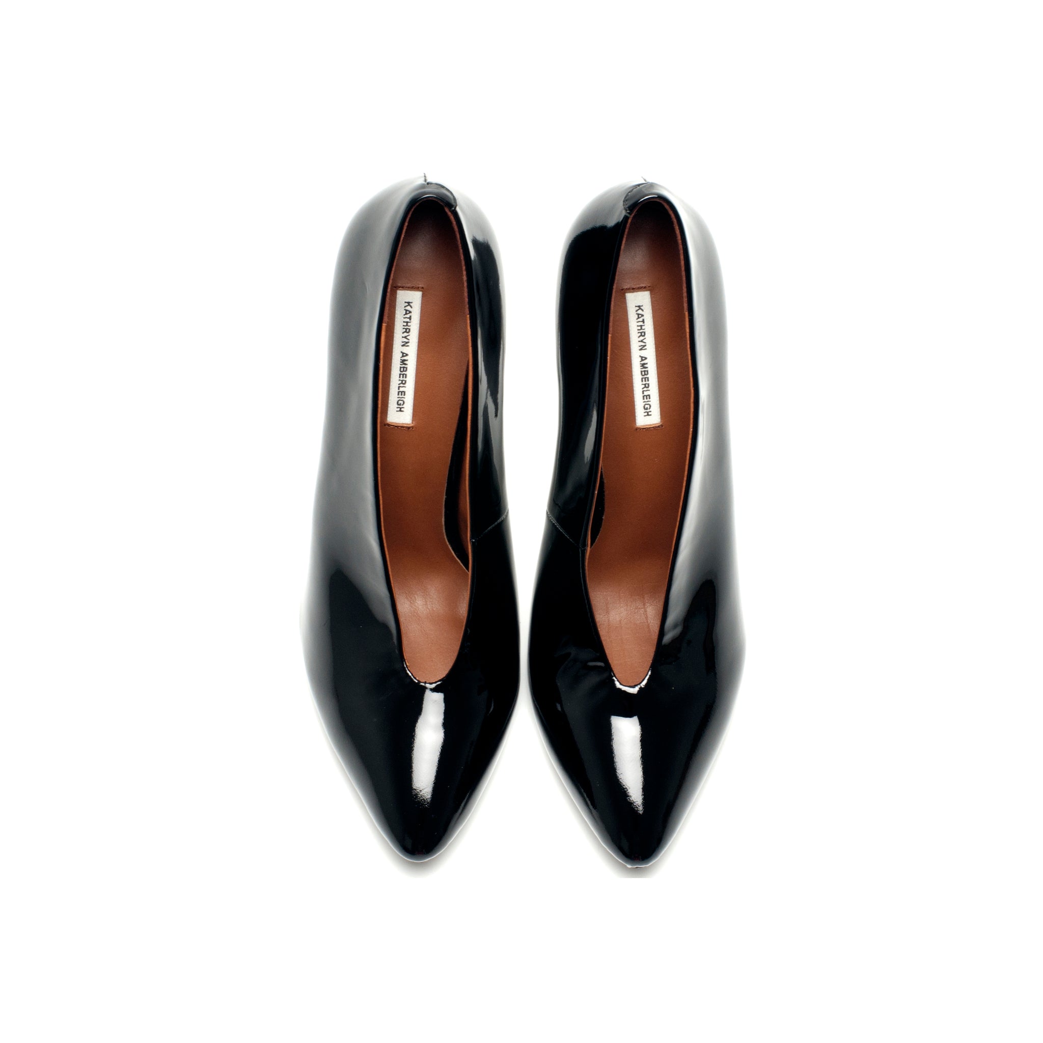 K410 patent leather pumps; black