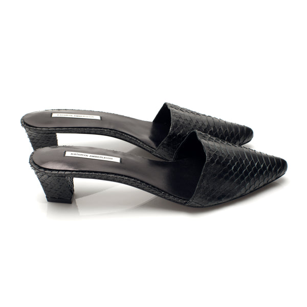 K606 snakeskin mules; noir