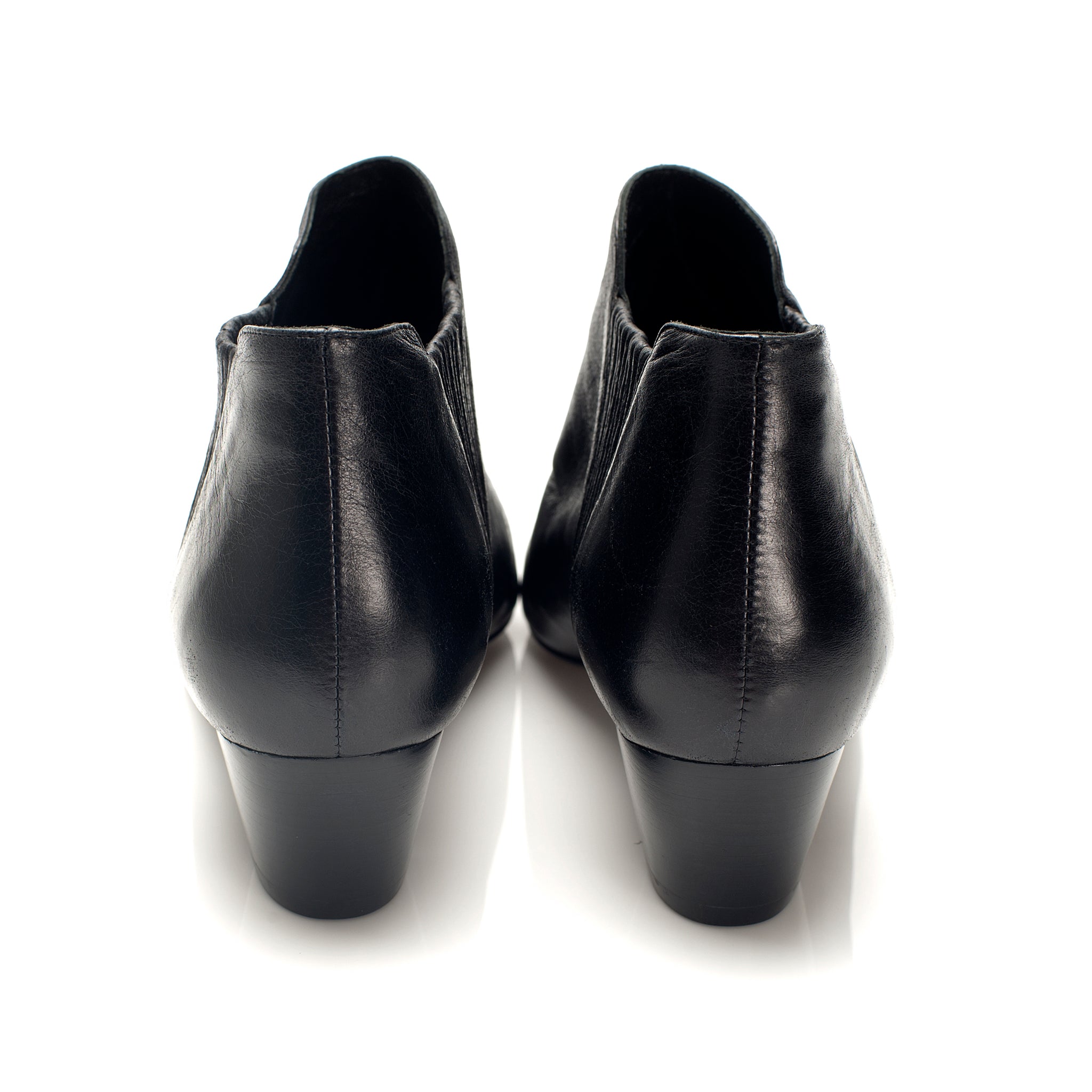 K607 leather boots; black