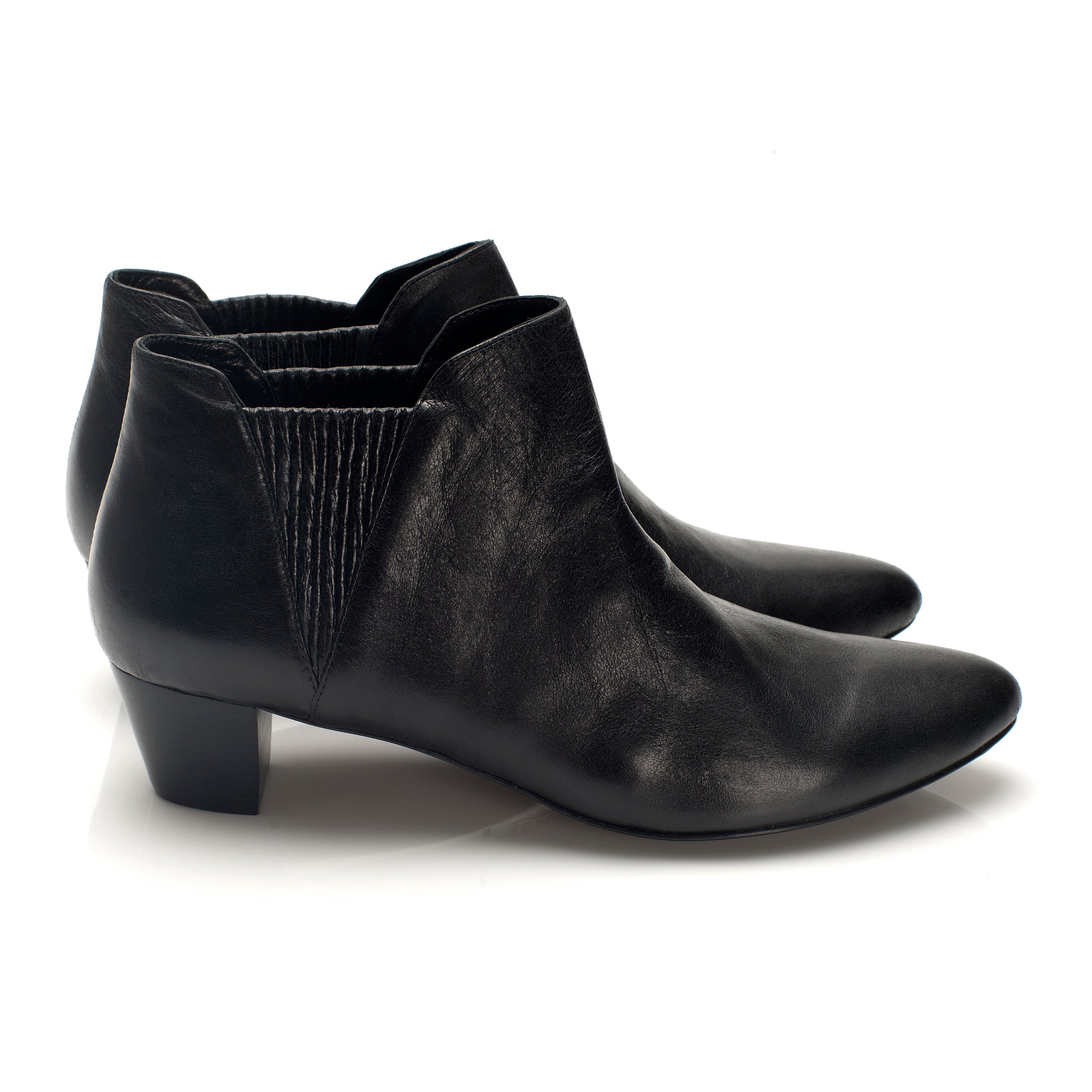 K607 leather boots; black