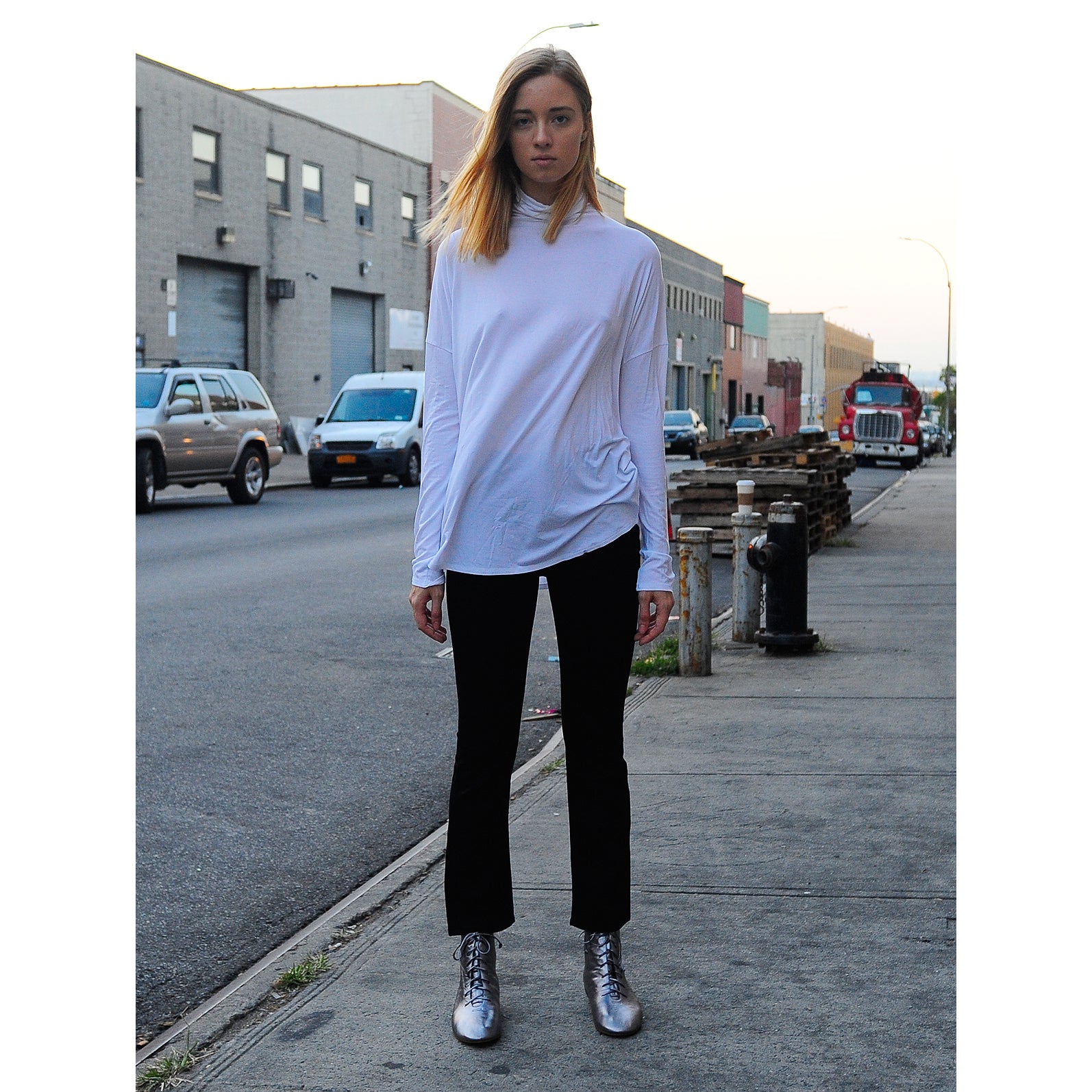 J117 leather boots; retro silver