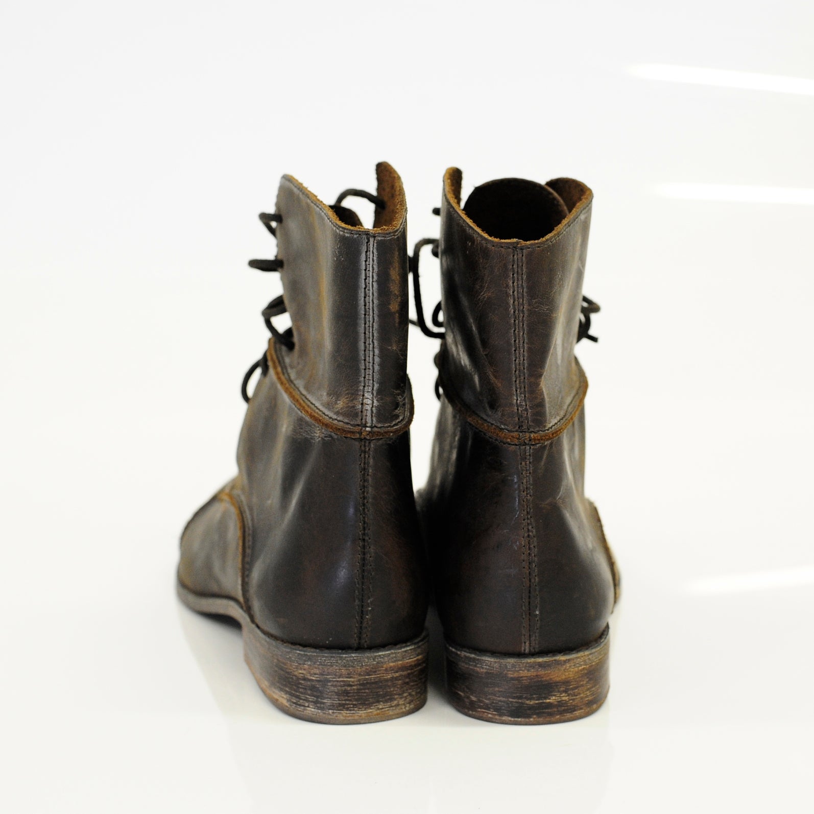 J541 leather boots; khaki