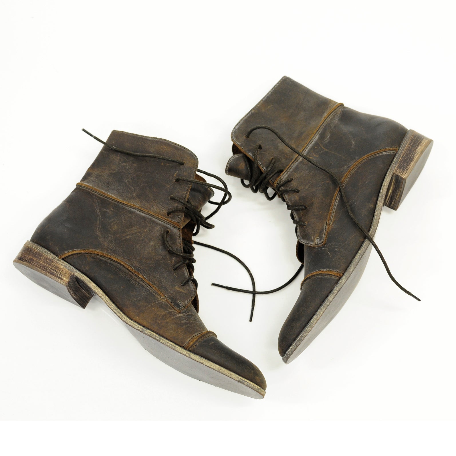 J541 leather boots; khaki