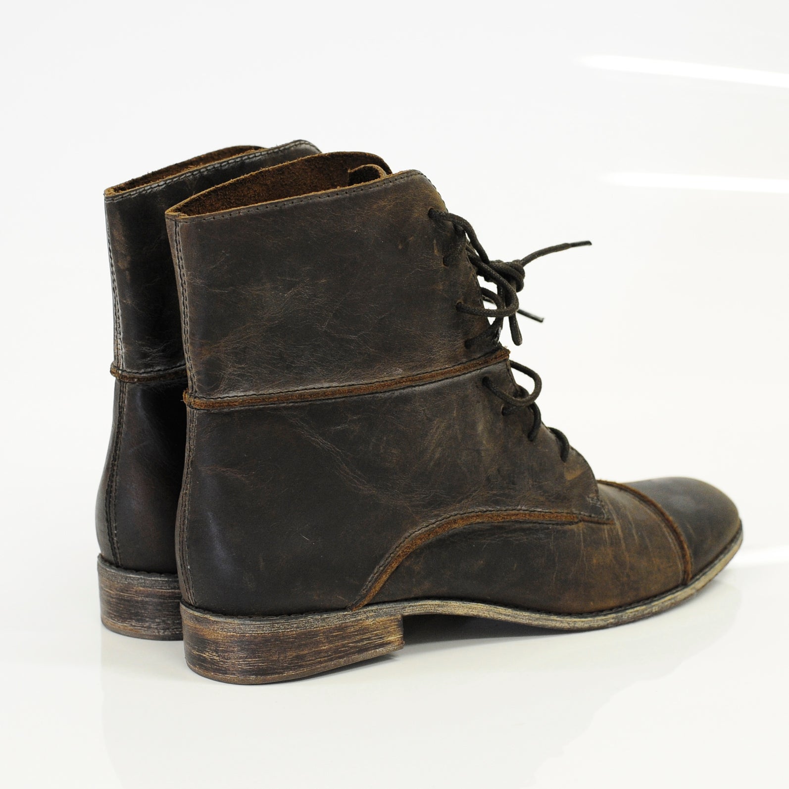 J541 leather boots; khaki