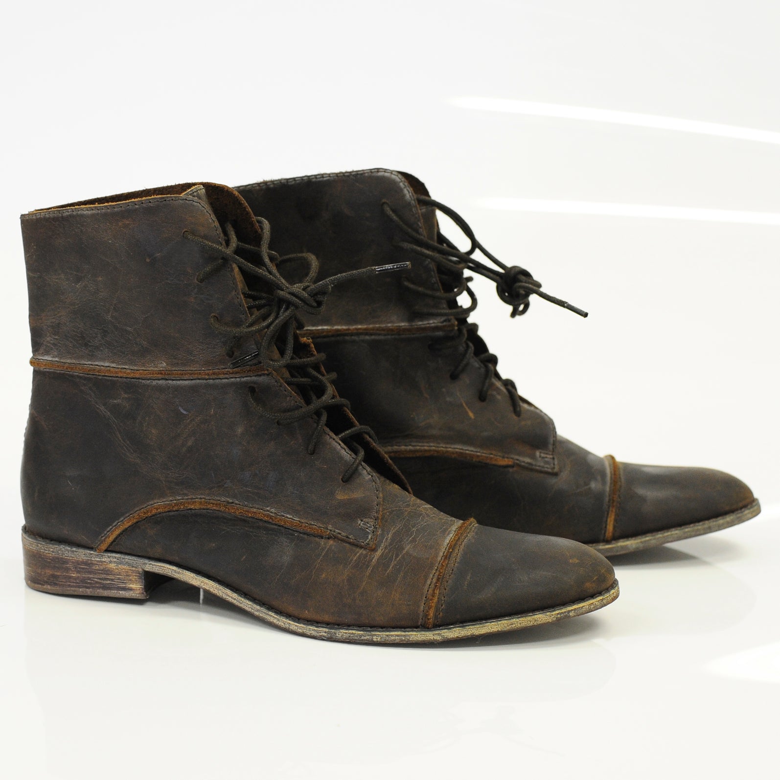 J541 leather boots; khaki