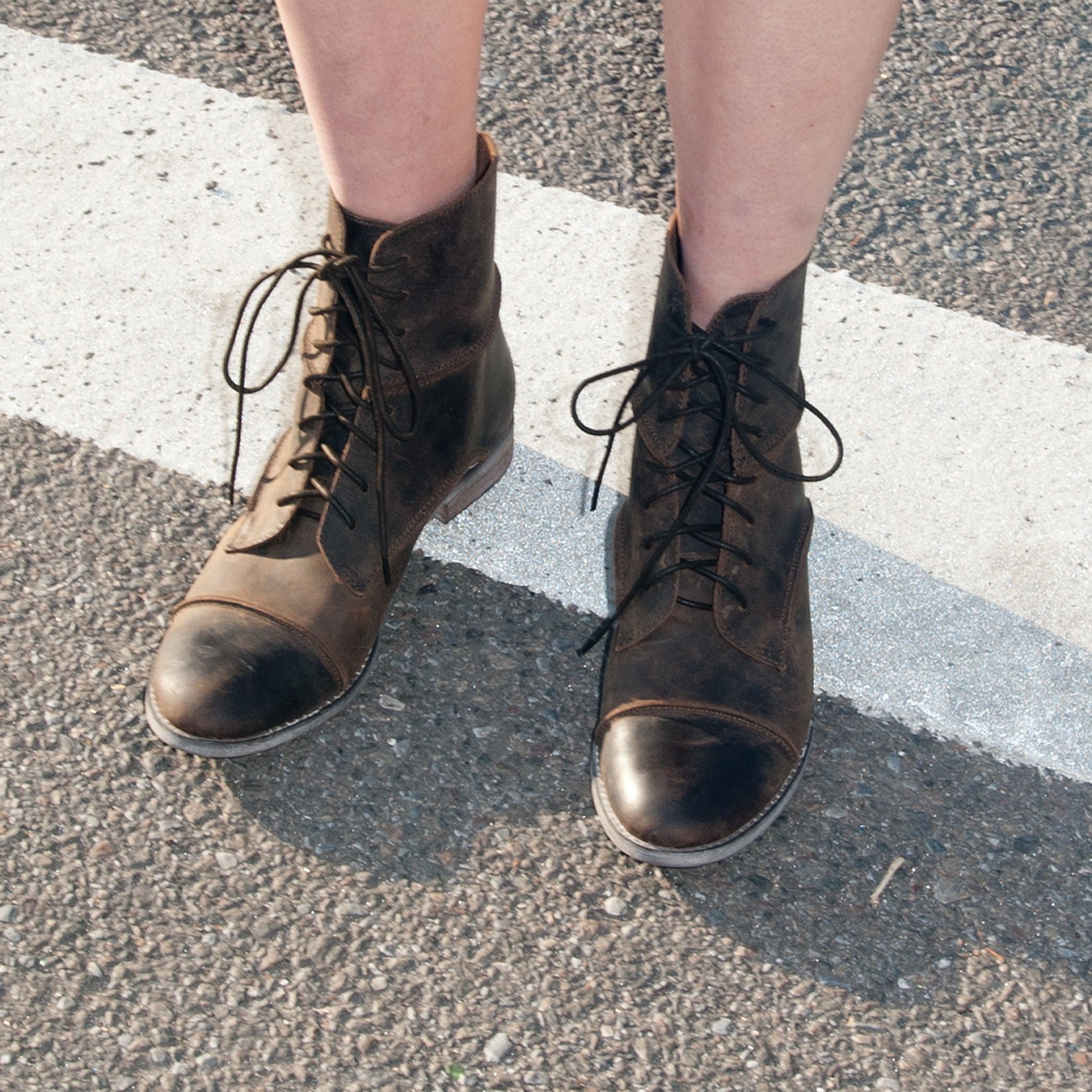 J541 leather boots; khaki