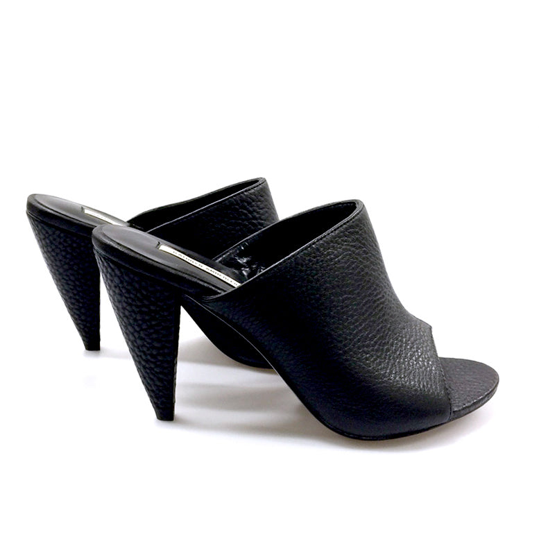 J581 leather slides; black