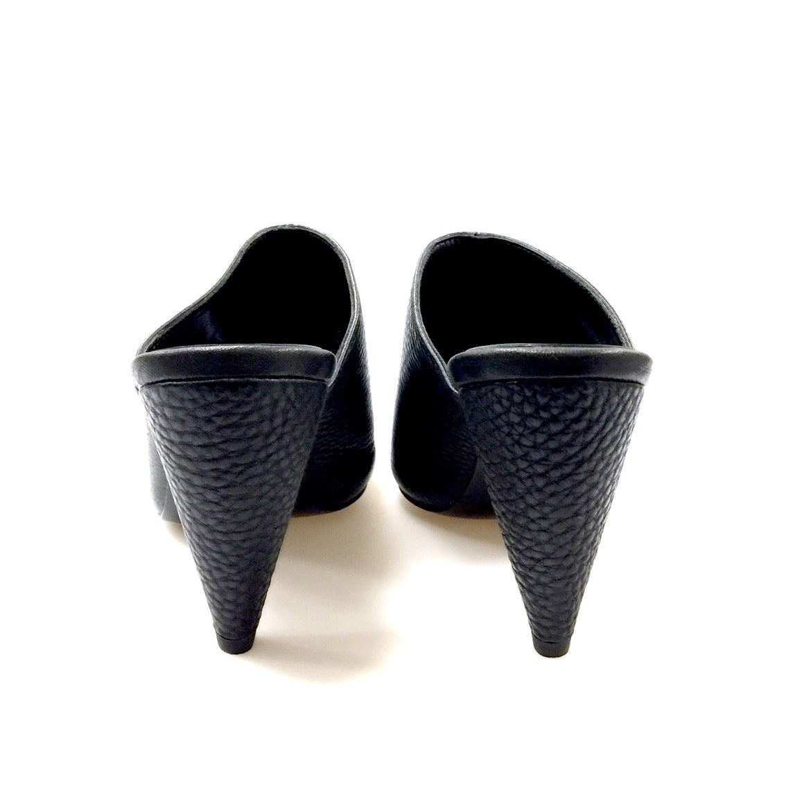 J581 leather slides; black