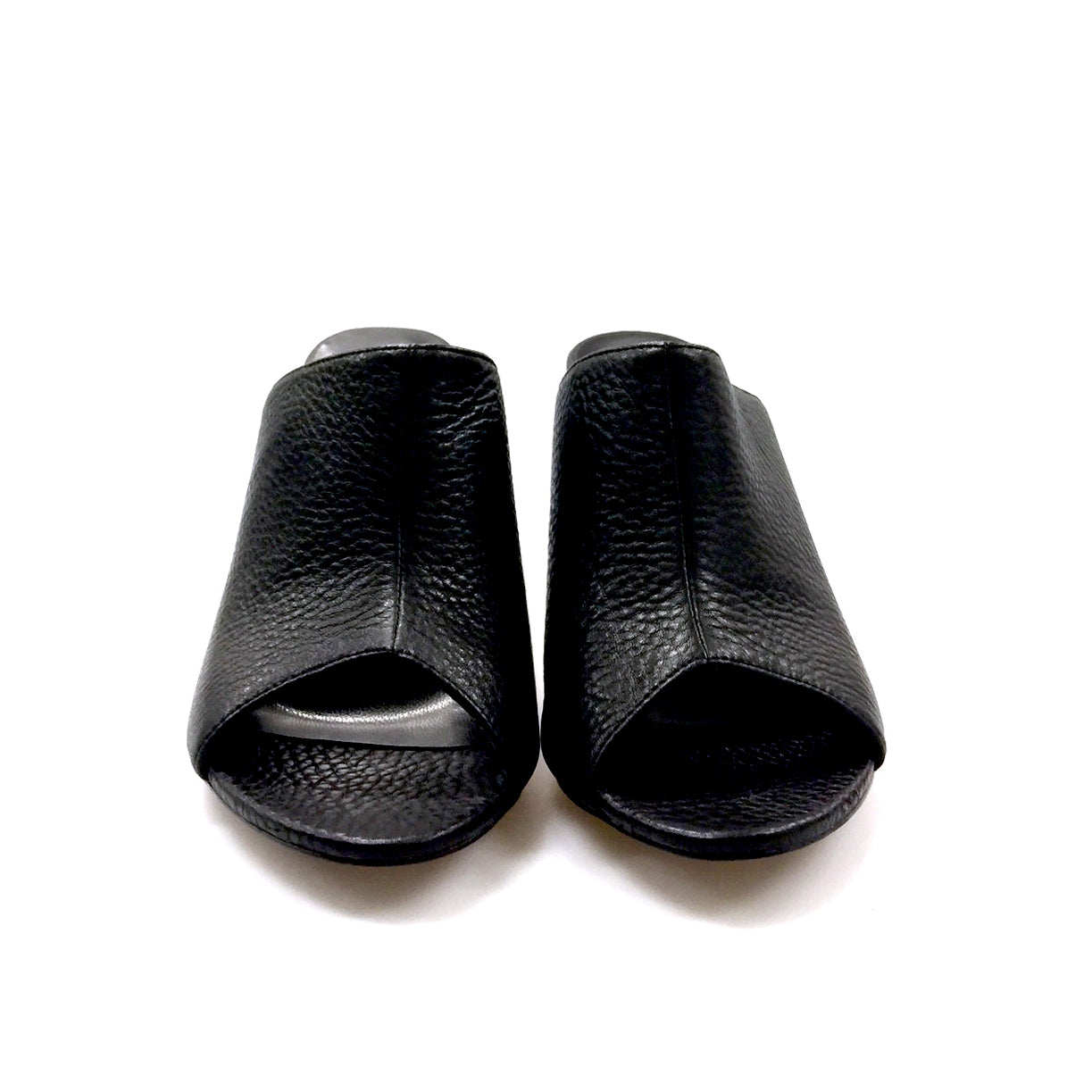 J581 leather slides; black