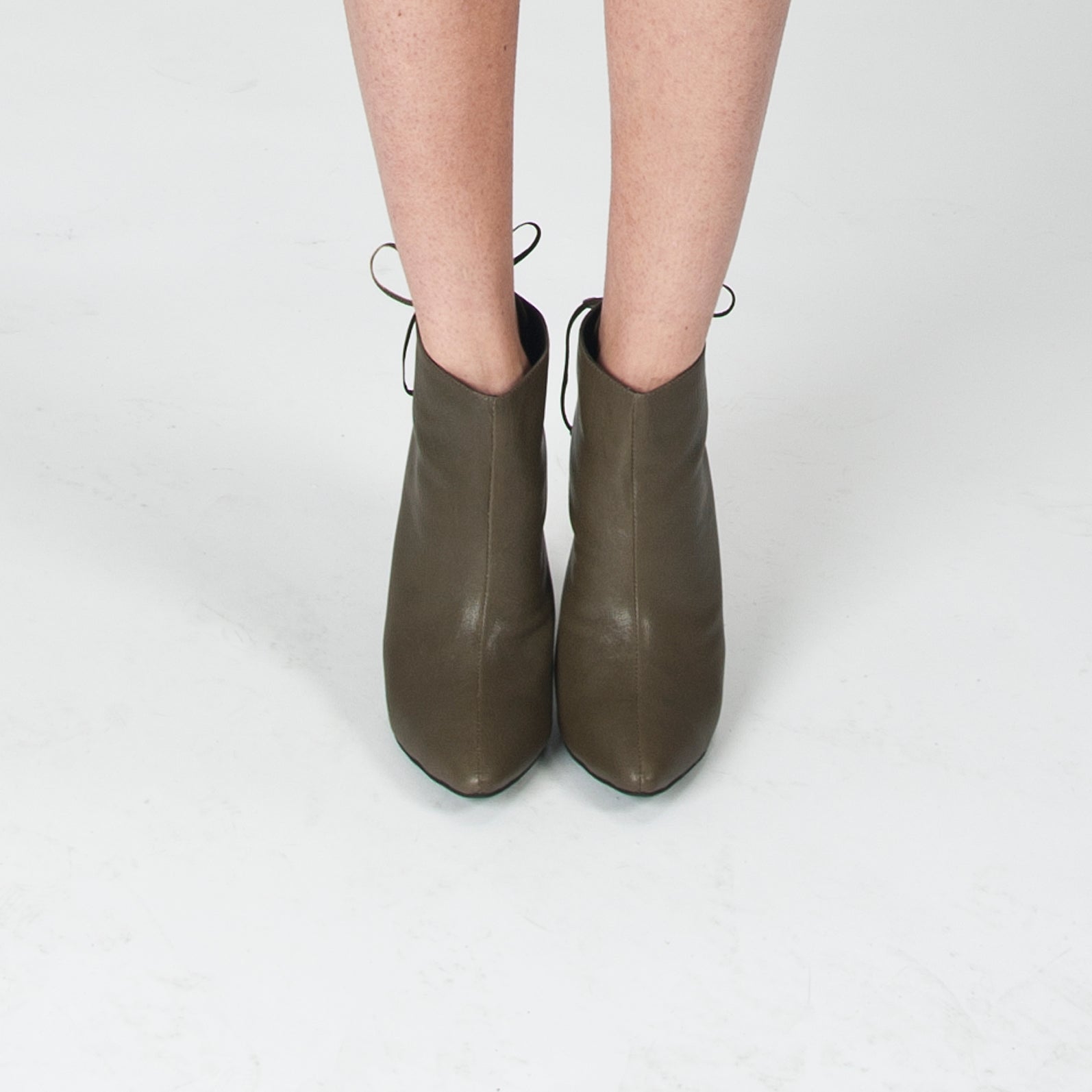 K304 leather boots; olive