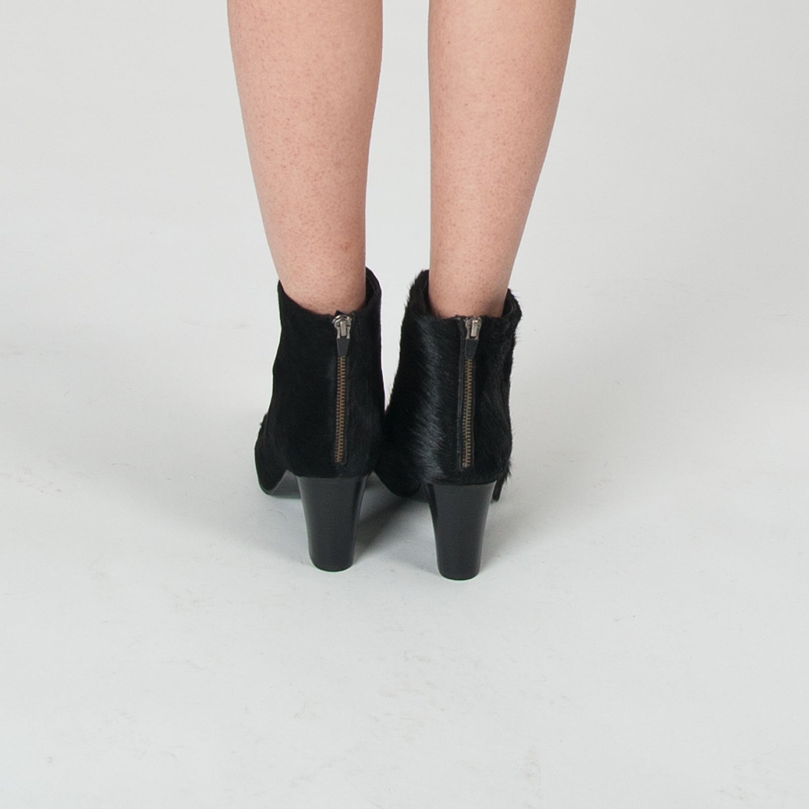 K601 leather boots; black hair