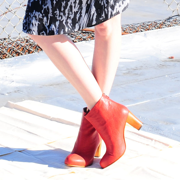 K601 leather boots; carmine