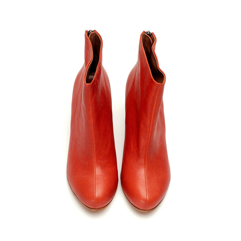 K601 leather boots; carmine