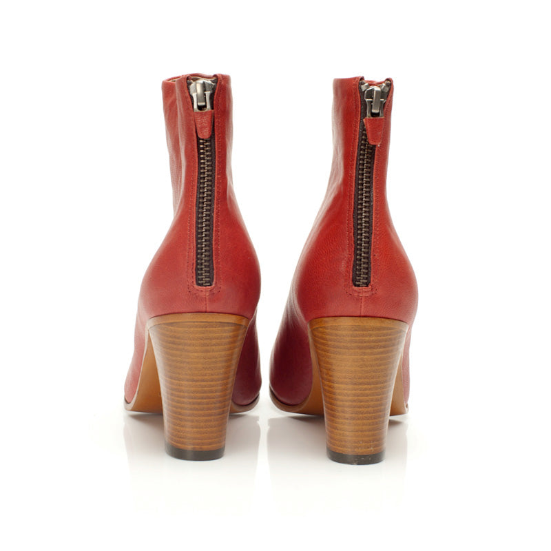 K601 leather boots; carmine