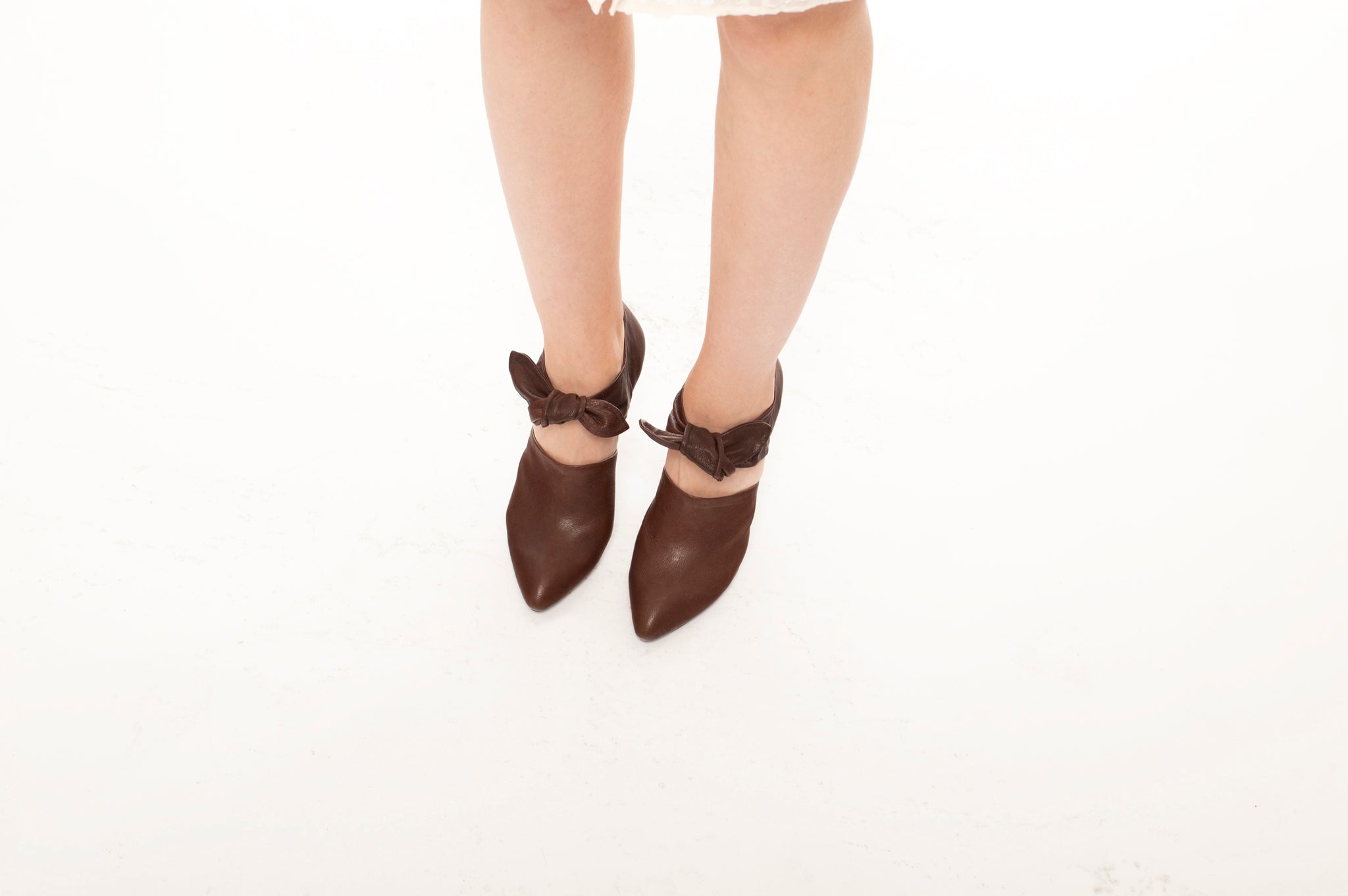 K602 leather pumps; chocolate