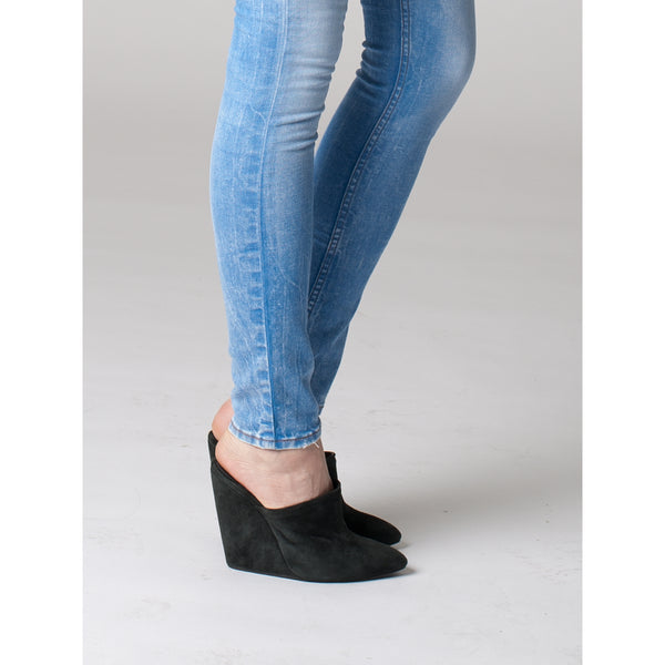 K604 suede mules; coal