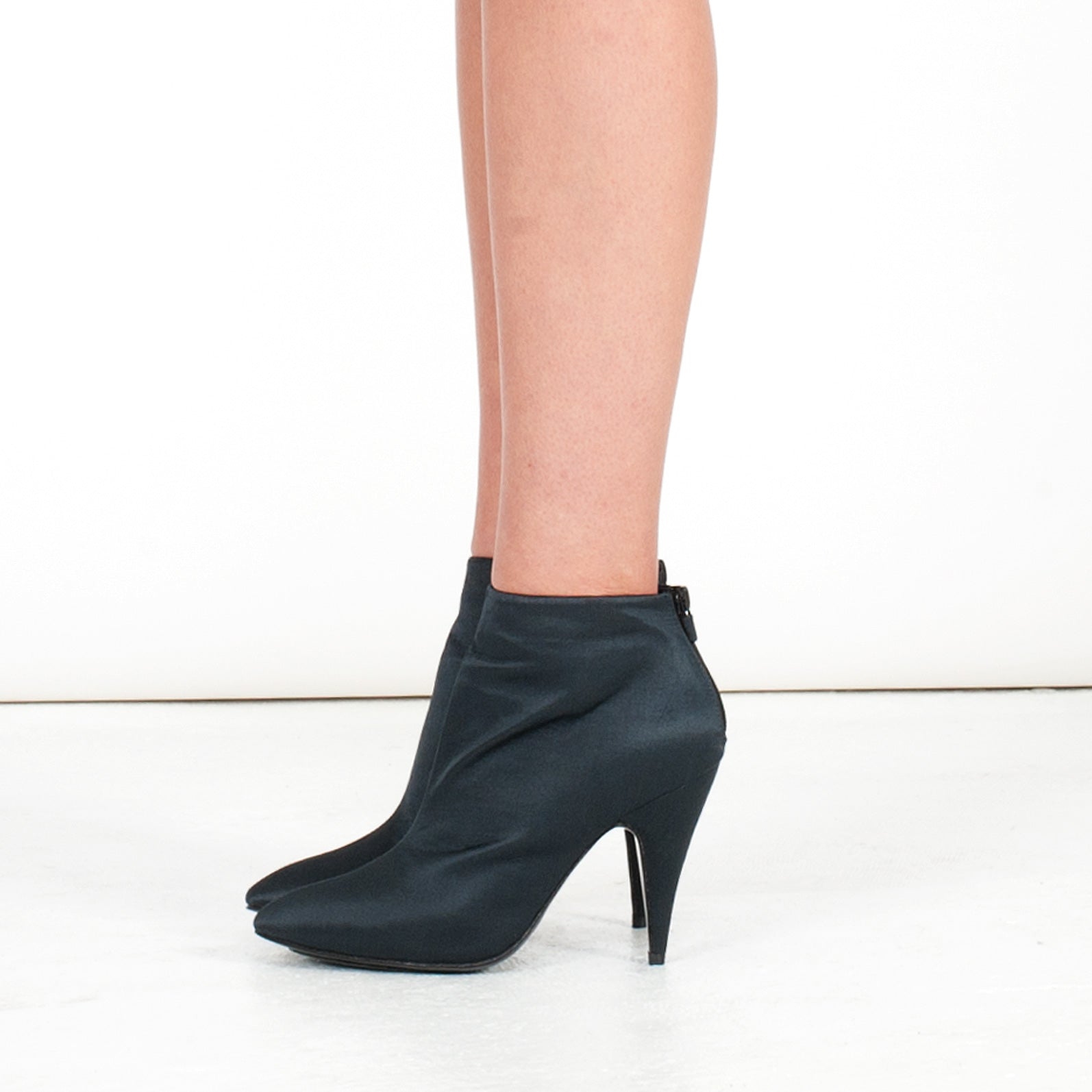 K611 silk boots; noir
