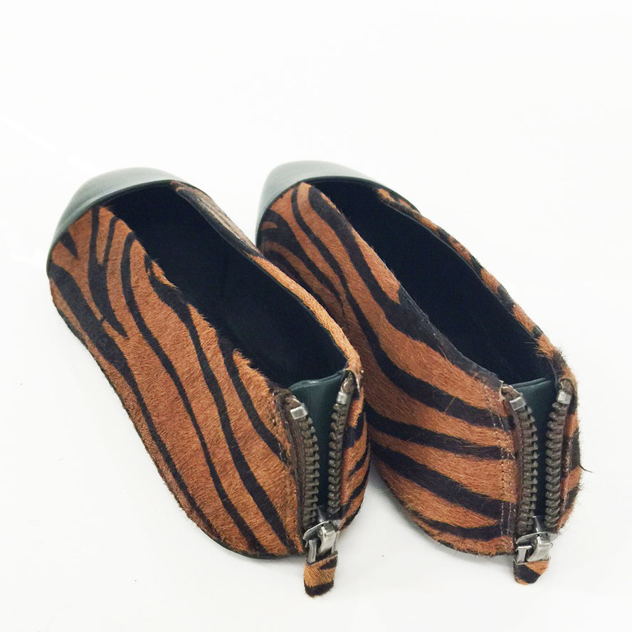K622 leather loafers; green and tan zebra