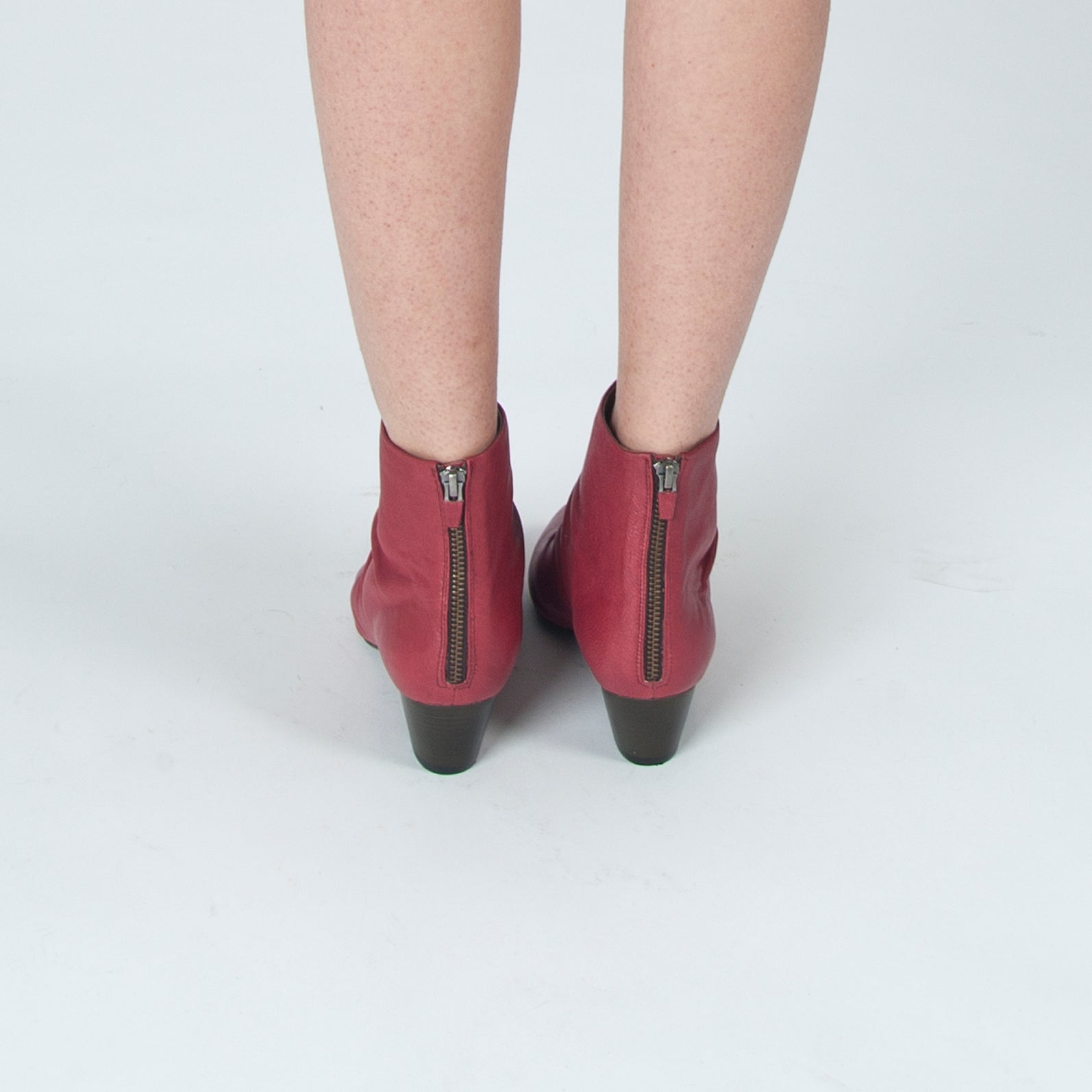 K623 leather boots; raspberry